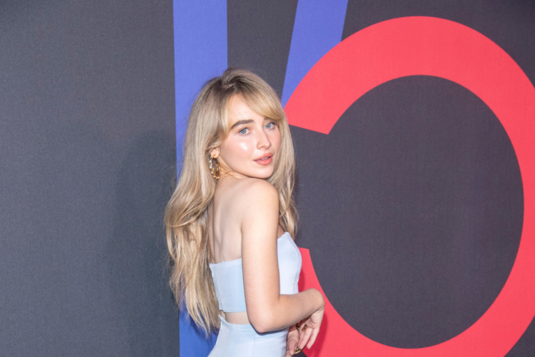 Sabrina Carpenter on a red carpet.