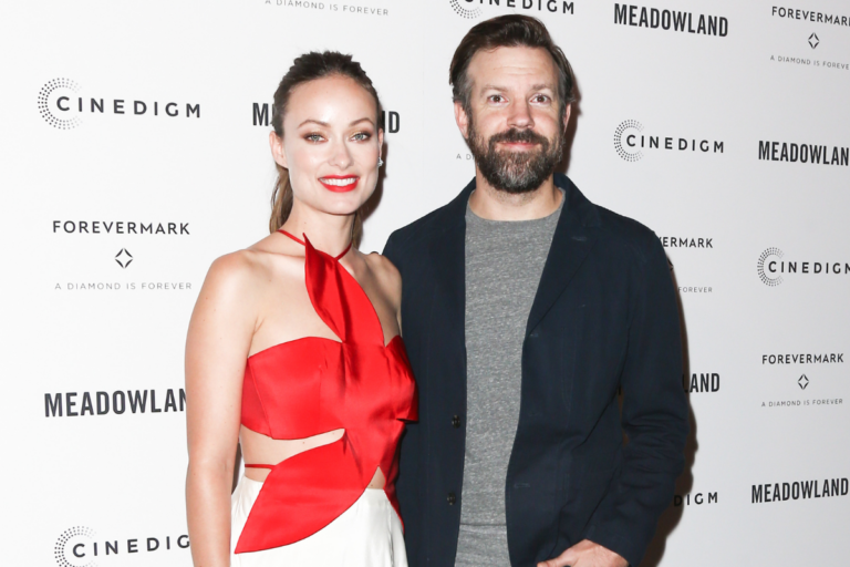 Olivia Wilde and Jason Sudeikis on a red carpet.