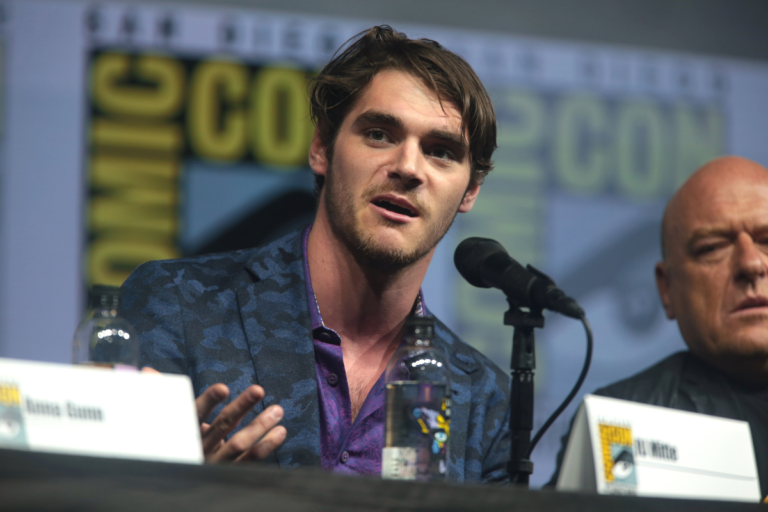 RJ Mitte speaking at Comic Con.